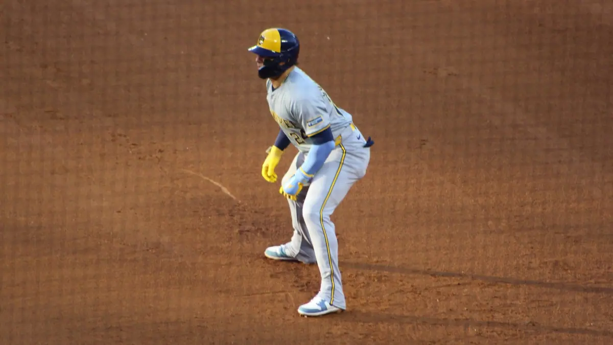 Milwaukee Brewers catcher William Contreras taking a lead off a base in a gray road uniform and batting helmet