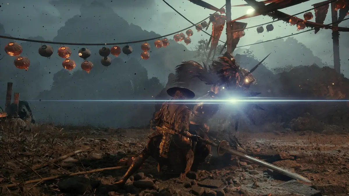 A lone sword fighter in a straw hat clashes with a feathered armored warrior under strings of red lanterns in Phantom Blade Zero